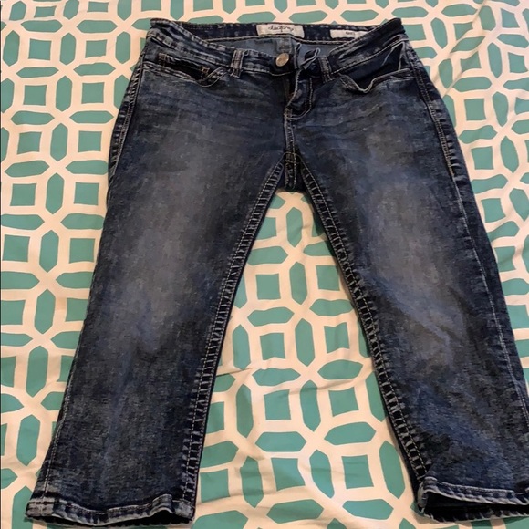 Daytrip Jean Capris - Picture 1 of 5